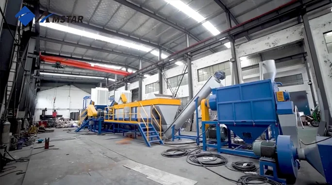 خط سحق وغسل البلاستيك الصلب HDPE PP بطاقة 2T/hr في سوادلينكوت، المملكة المتحدة
