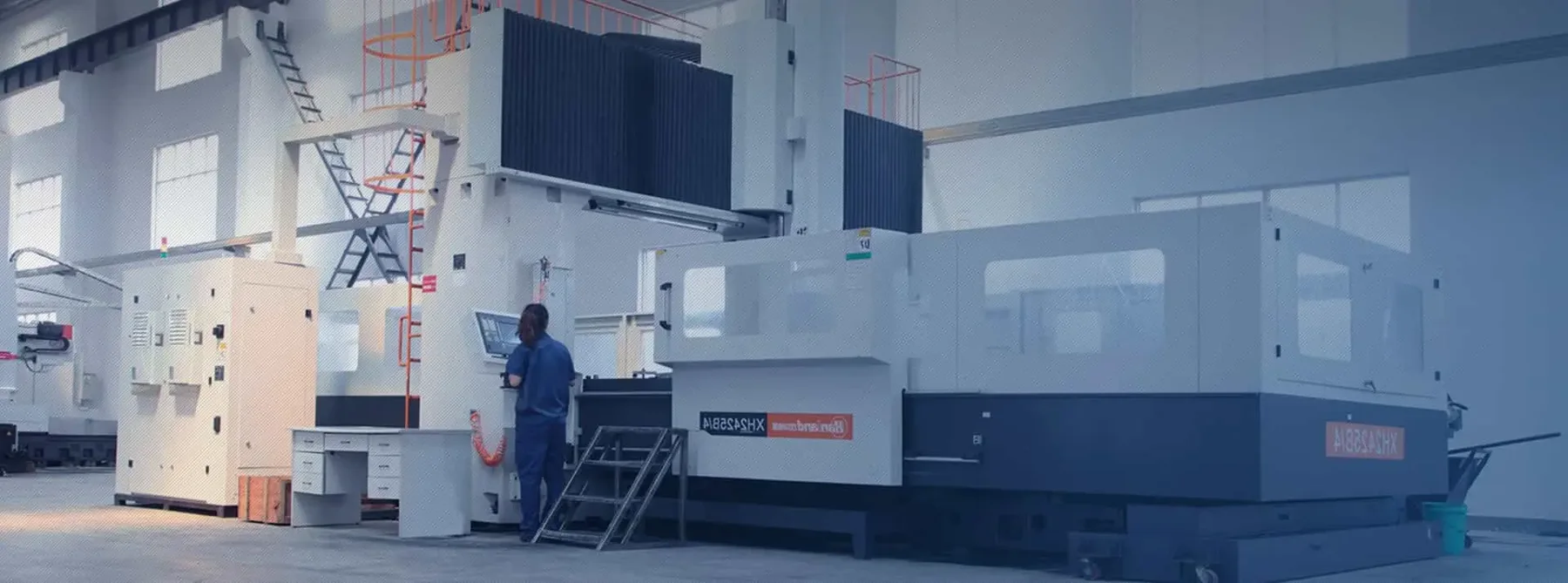 معدات تشغيل CNC في ورشة ASG